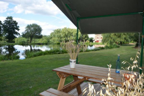 La lodge face au lac